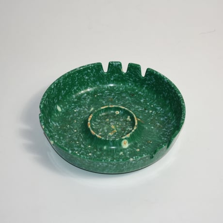 PLASTIC ASHTRAY