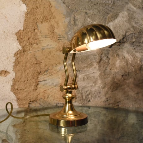 SHELL IRON TABLE LAMP