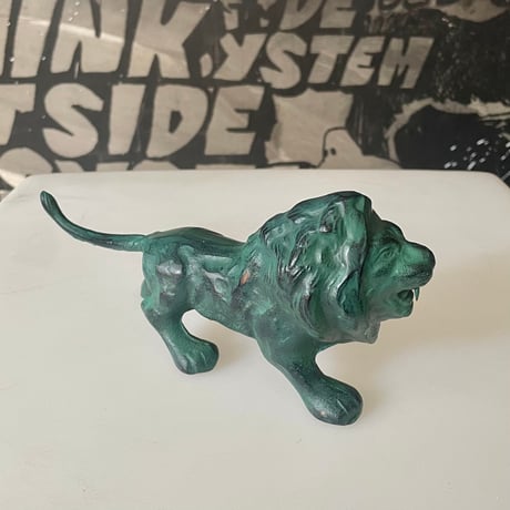 USED BRONZE LION SCULPTURE