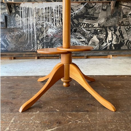 USED WOODEN FLOWER STAND