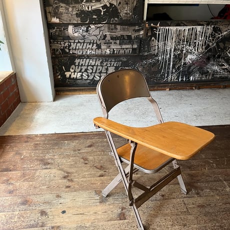 VINTAGE FOLDING SCHOOL CHAIR
