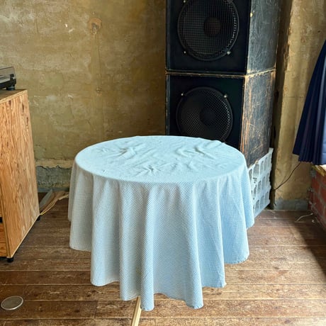 USED ROUND TABLE CLOTH