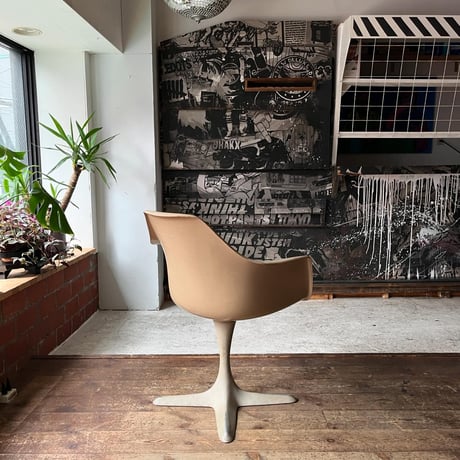VINTAGE 60'S "BURKE" FRP TULIP CHAIR