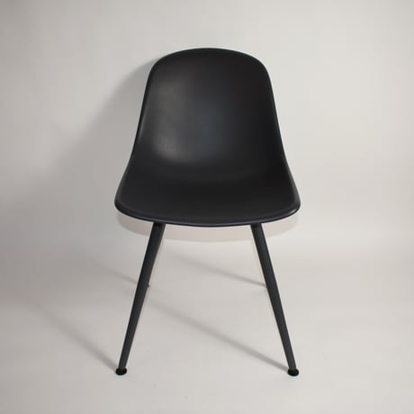 USED PLASTIC SHELL CHAIR