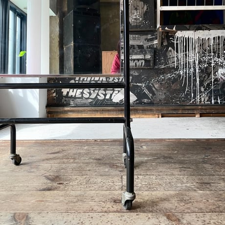 USED IRON LEG CARRY STAND MIRRIR