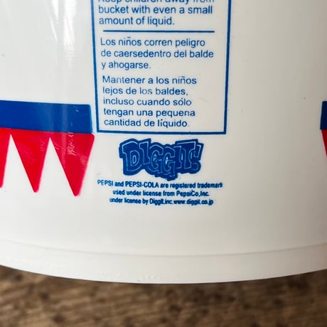 USED PEPSI & 7UP PLASTIC BUCKET