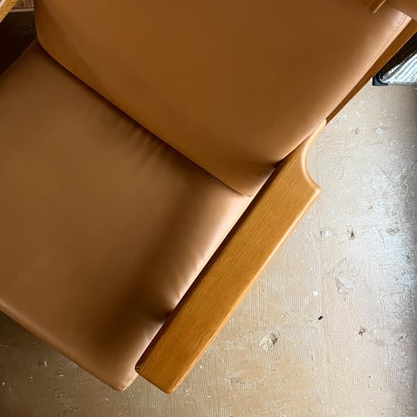 USED WOODEN FRAME VINYL LEATHER SEAT ARM CHAIR