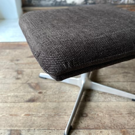 USED STEEL LEG FABRIC OTTOMAN