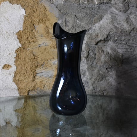 REFLECTIVE GLASS FLOWER VASE