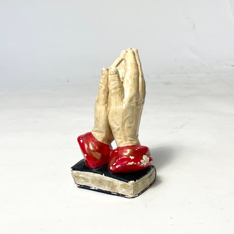USED CERAMIC PLAYING HANDS OBJECT