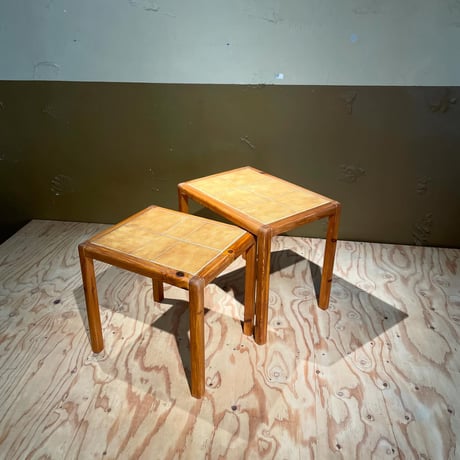 USED WOODEN TILE BOARD NEST TABLE