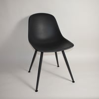 USED PLASTIC SHELL CHAIR