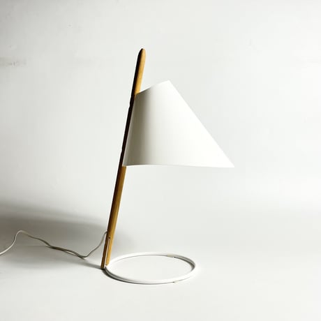 USED PLASTIC SHADE TABLE LAMP