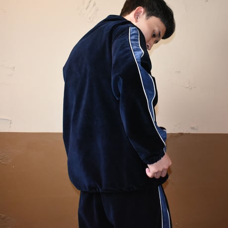 COMFORTABLE REASON " Velvet Op Neck