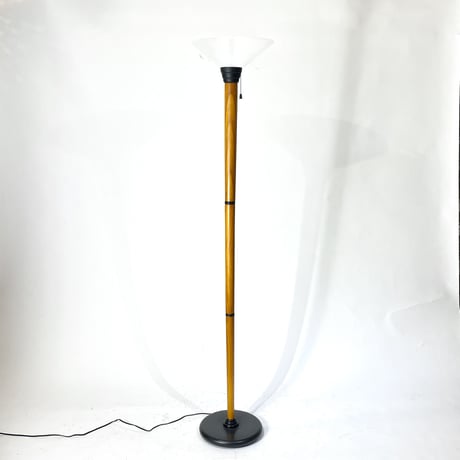 USED WOODEN LEG PLASTICS SHADE FLOOR LAMP