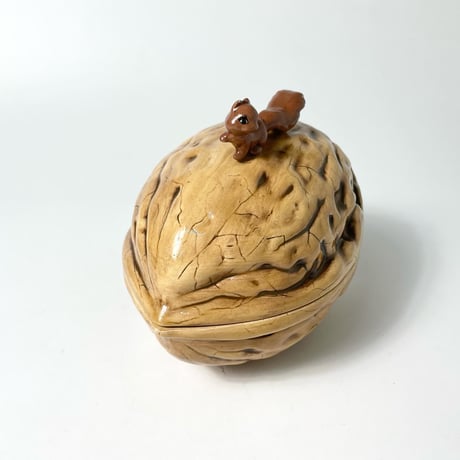VINTAGE SQUIRREL WALNUT CERAMIC DISH COOKIE JAR