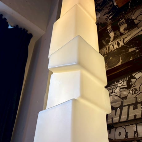 USED METAL FRAME PLASTIC SHADE FLOOR LAMP