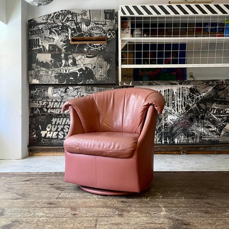 JAPAN USED "KARIMOKU" LEATHER ROUND ARM CHAIR