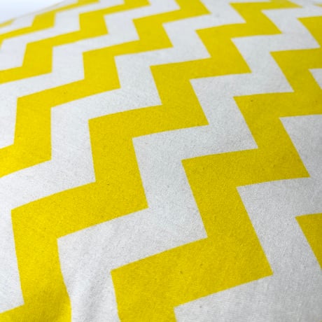 USED ZIG-ZAG PATTERN COTTON CUSHION