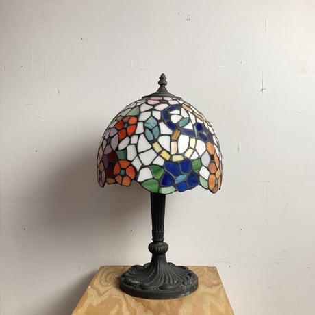 STAINED GLASS TABLE LAMP