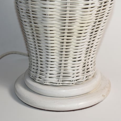 USA VINTAGE WHITE RATTAN WICKER TABLE LAMP