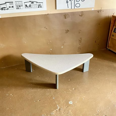 USED TRIANGLE LOW TABLE