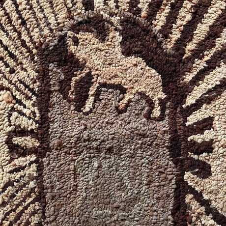 VINTAGE HOOKED RUG