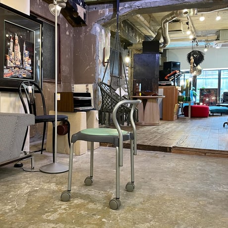 USED STEEL LEG VINYL LEATHER SEAT CARRY CHAIR