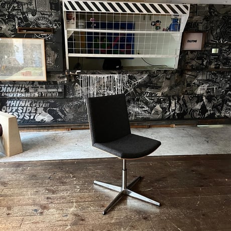 JAPAN USED STEEL LEG PLYWOOD FABRIC SEAT ROUND CHAIR