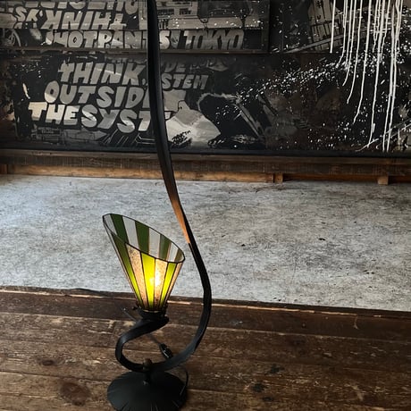 USED METAL FRAME RESIN SHADE STAND LAMP