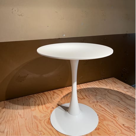 USED ROUND DINING TABLE
