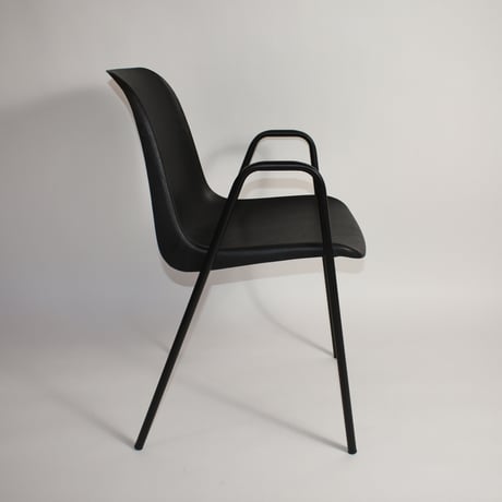 USED PLASTICS STACKING ARM CHAIR