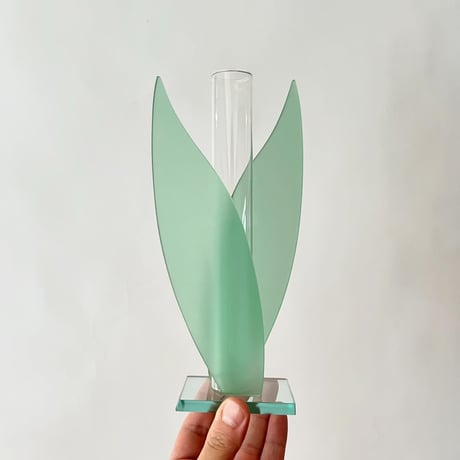 USED GLASS LEAVES FLOWER VASE