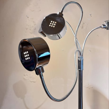 USED METAL 4 HEAD ADJUSTABLE STAND LAMP