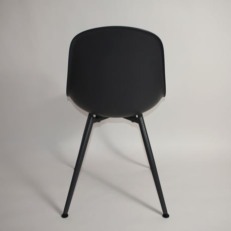 USED PLASTIC SHELL CHAIR