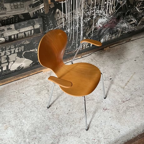 USED “DANERKA / RONDO” STEEL LEG WOODEN ARM CHAIR