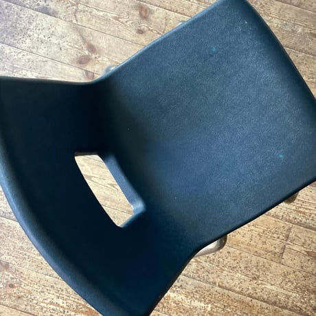 USED STEEL LEG STACKING CHAIR