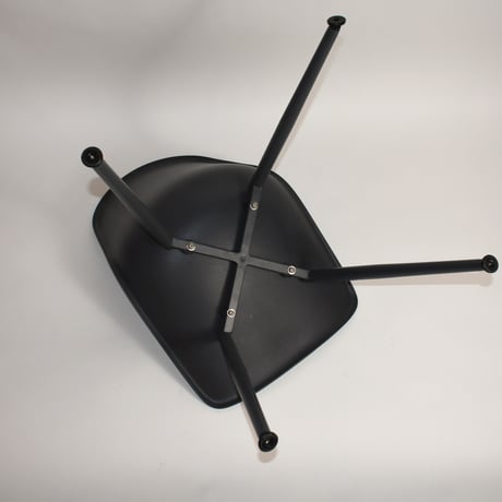 USED PLASTIC SHELL CHAIR