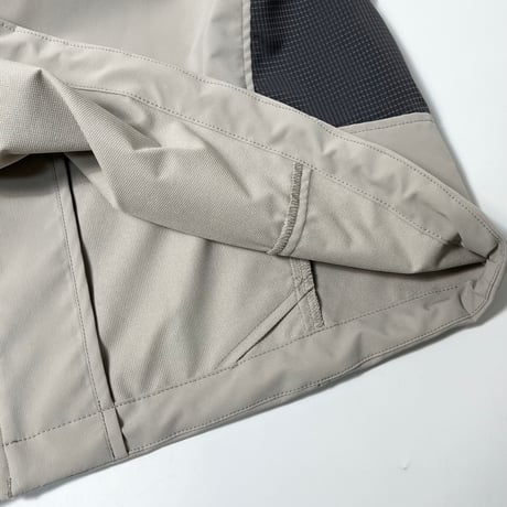 COMFORTABLE REASON "Stand Zip Stretch Jacket"