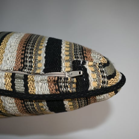USED MULTICOLORED SQUARE CUSHION
