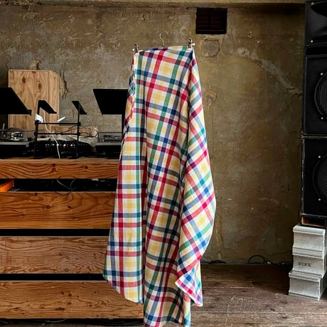 USED ROUND TABLE CLOTH