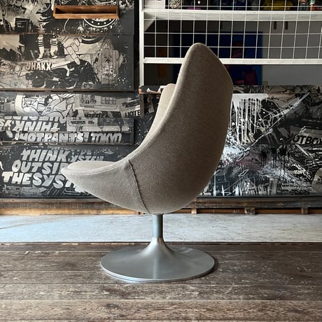VINTAGE IRON LEG FABRIC LOUNGE CHAIR