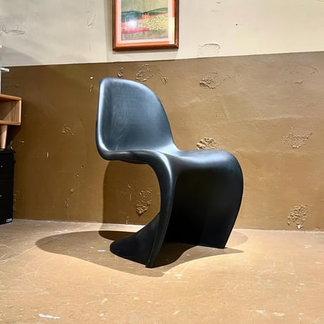 USED PLASTIC DINING CHAIR