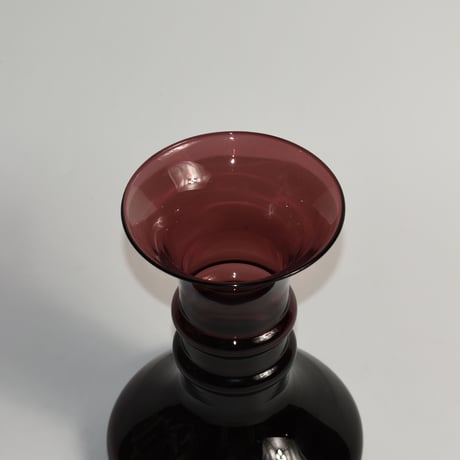 USED GLASS FLOWER VASE