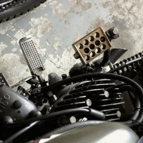 HWZN.MFG.CO. Drilled Kick Pedal 【Brass】