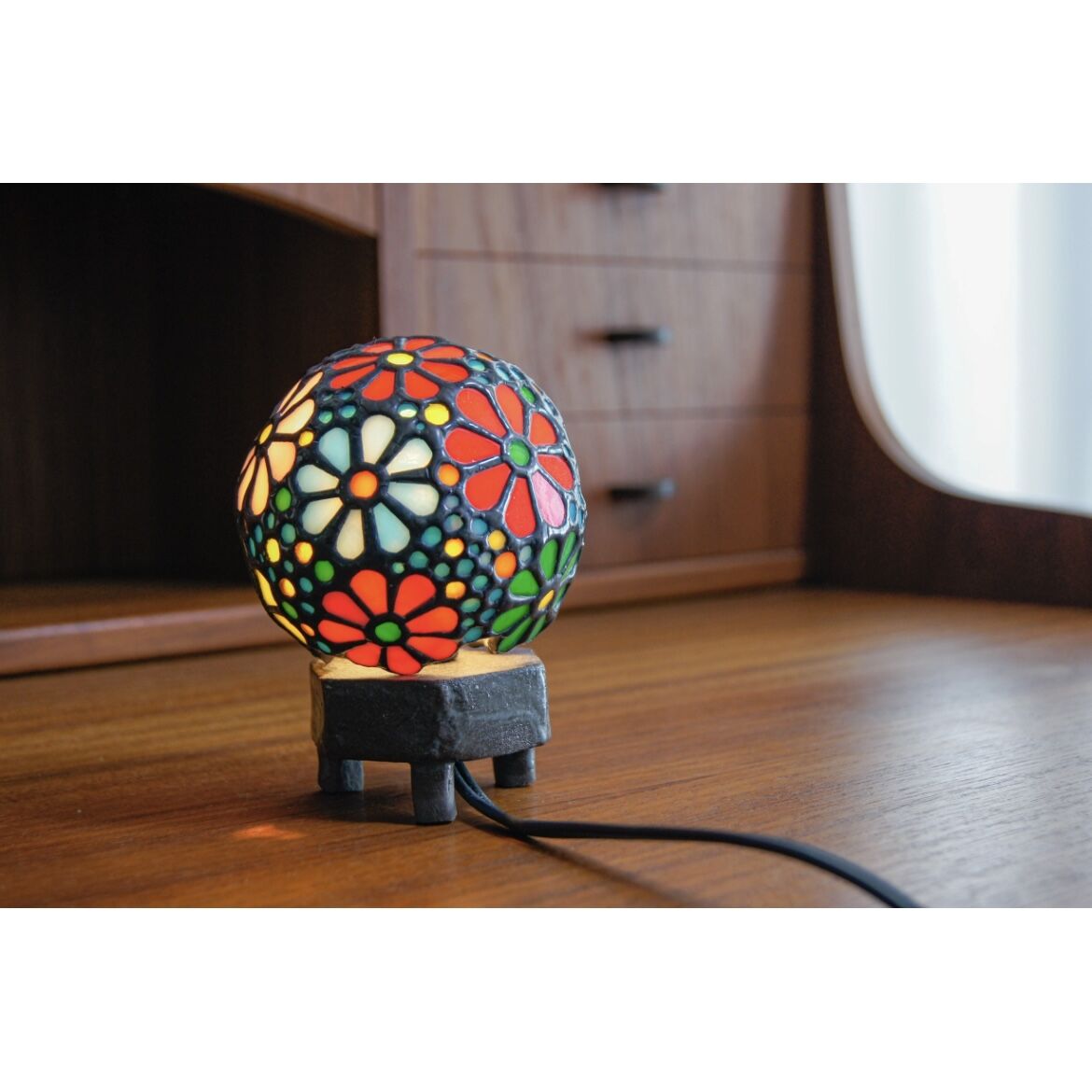 オイルランプの台瑠璃色に花模様 fit=scale-down,w=1200