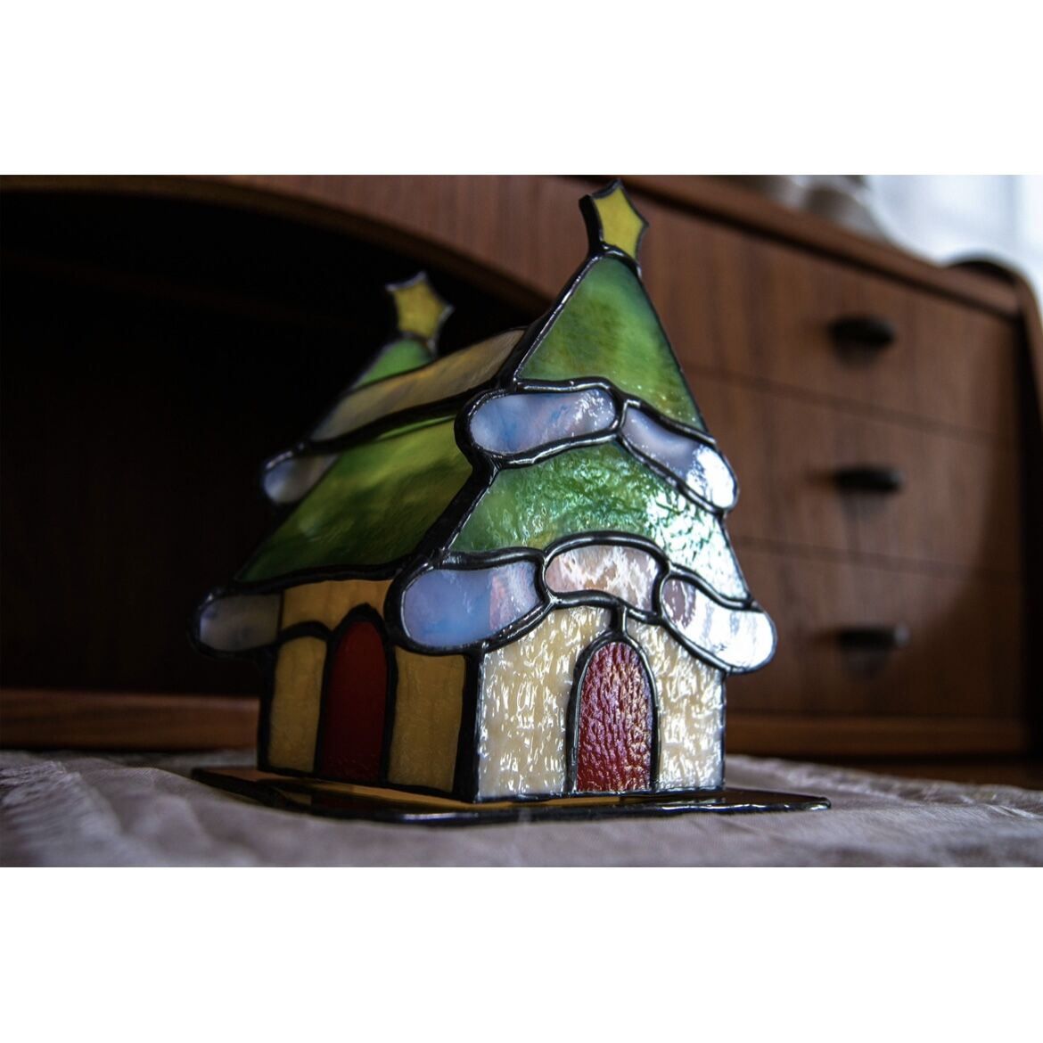 ステンドグラスの家 キャンドルホルダー ハウス型オーナメント 置物 一点物 クリスマスツリー風ハウス』［ステンドグラス］キャンドルホルダー