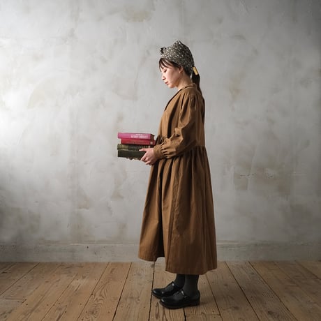夕霜はらう open collared dress