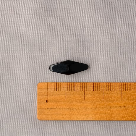 ブラックひし形ビーズ