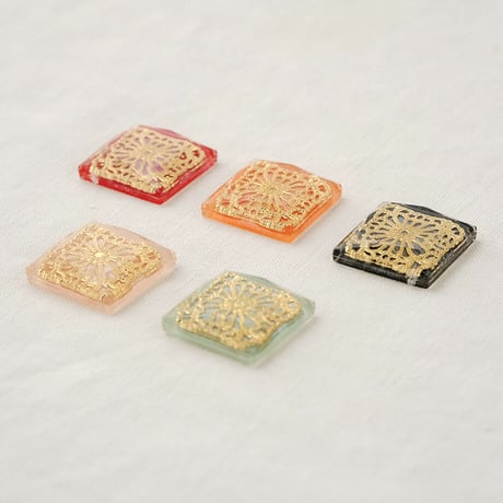 透かしパーツ入りスクエアカボション